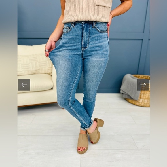 Judy Blue Triple Threat Slim Fit Jeans Sz 3 Item# 9S - Picture 3 of 10